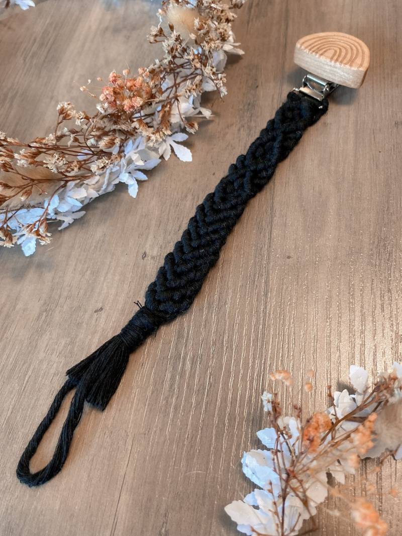 Makramee Schnullerkette „Finnegan" von PassionForKnots