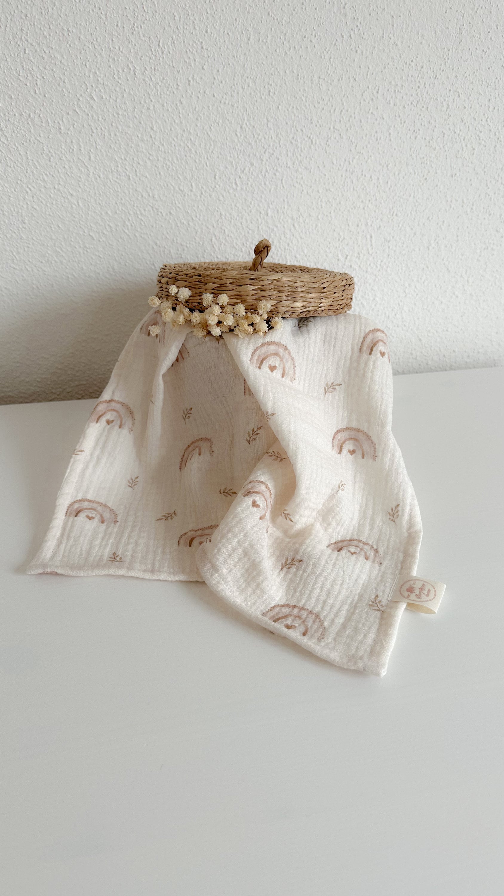 Spucktuch Aus Musselin | Mulltuch Boho Regenbogen Handmade Babygeschenk Einlagig Blätter Mädchen Geschenk Zur Geburt von Pfingstrosenatelier