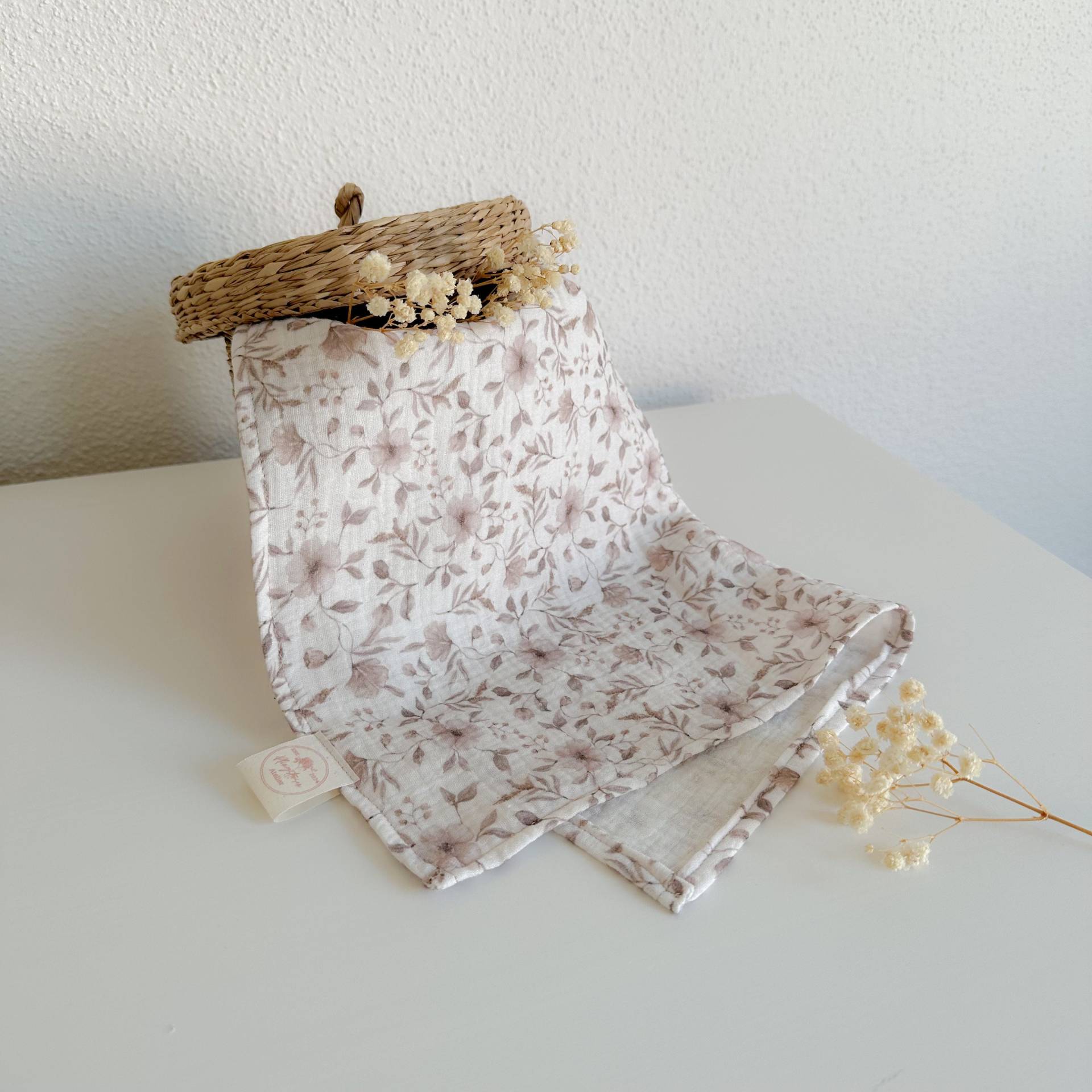 Spucktuch Aus Musselin | Mulltuch Einlagig Handmade Babygeschenk Blumen Floral Mädchen Geschenk Zur Geburt von Pfingstrosenatelier