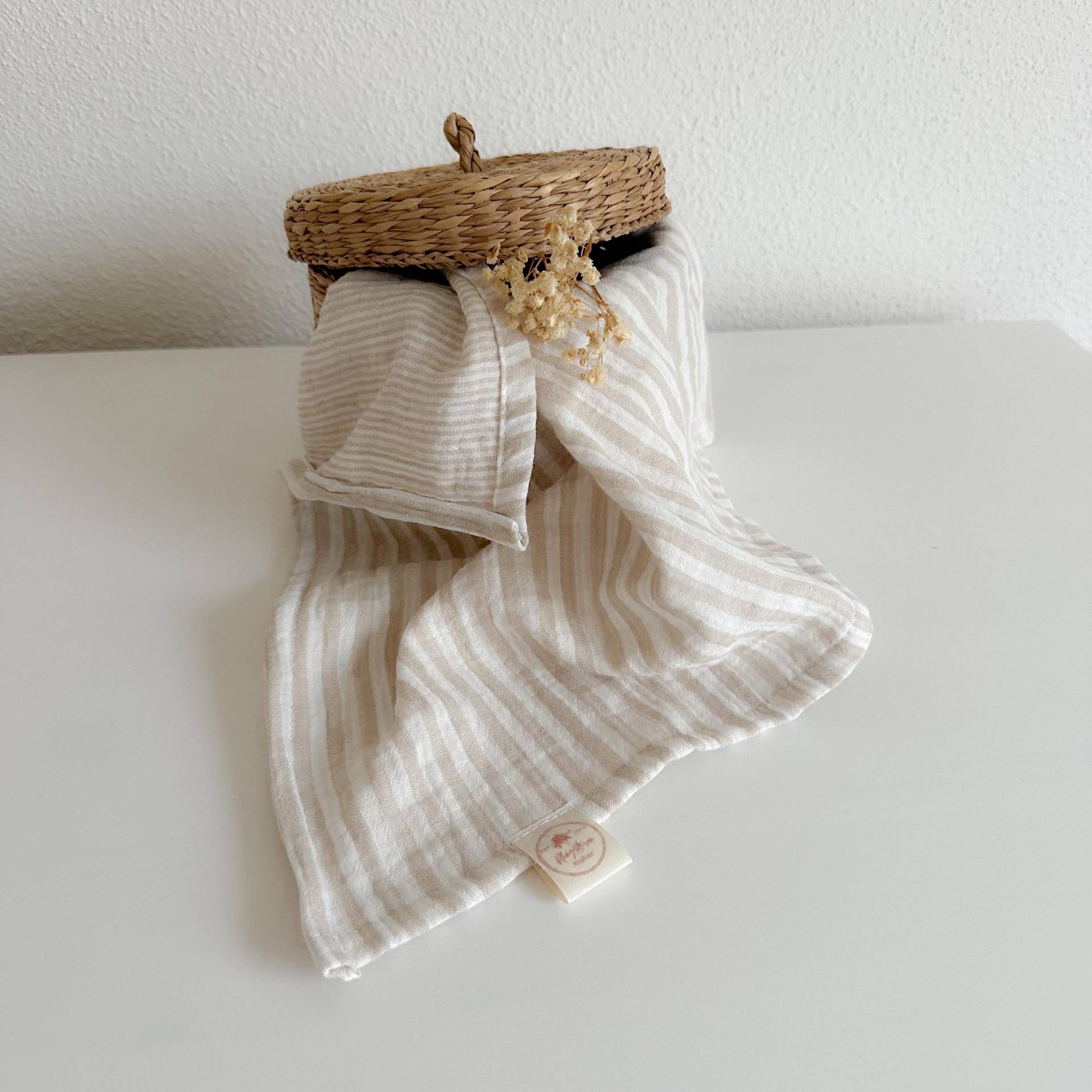 Spucktuch Aus Musselin | Streifen Mulltuch Dezent Handmade Babygeschenk Beige Geschenk Zur Geburt von Pfingstrosenatelier