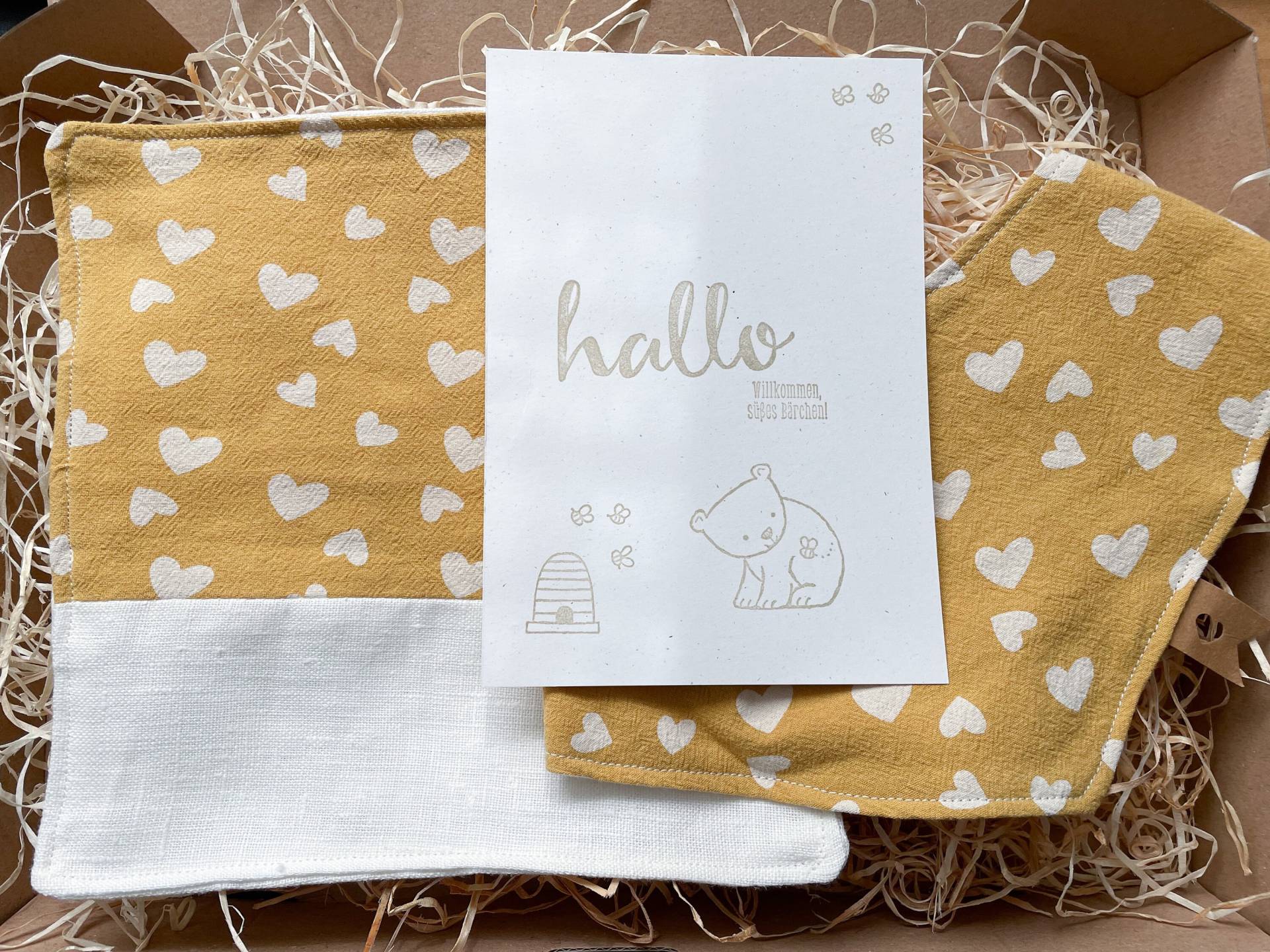 Geschenkset Geburt | Baby-Set Lätzchen Wärmekissen Geschenk Box Baby von Piahontasdesign