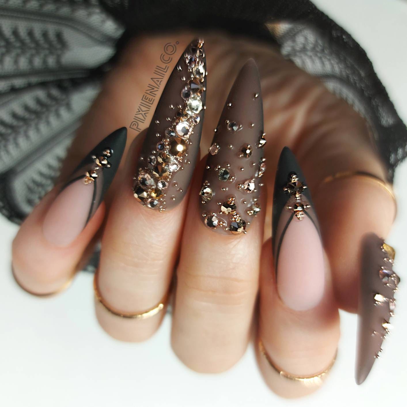 Schwarz Und Gold Glam Hard Gel Sculpted Professional Press On Nails von PixieNailCo