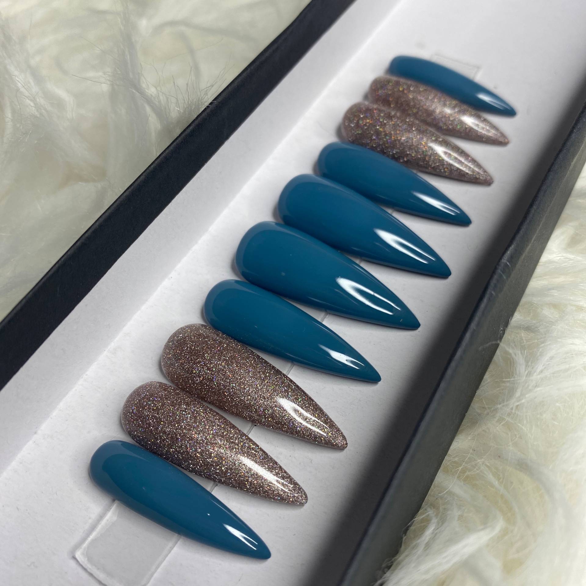 Blauer Traum | Blau & Glitzer Press On Nail Set von PressLabCo