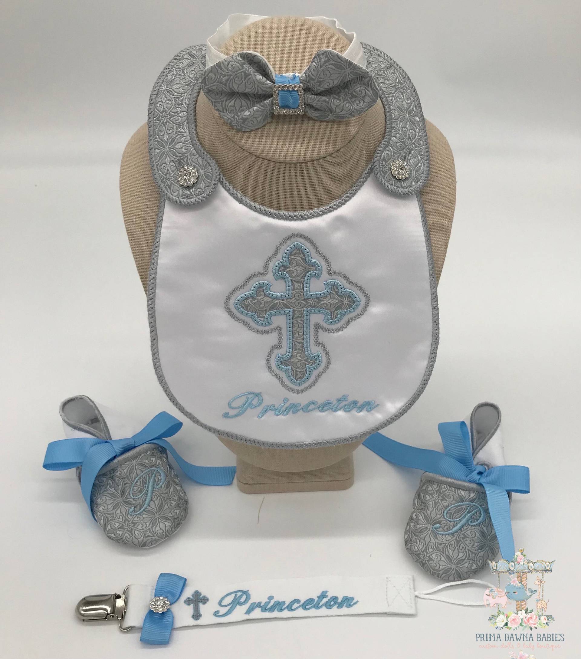 Formelle Kreuz Baby Lätzchen Set, Kommunion Widmung Taufe Personalisierte Neugeborene Oder Babypartygeschenk von PrimaDawnaBabies