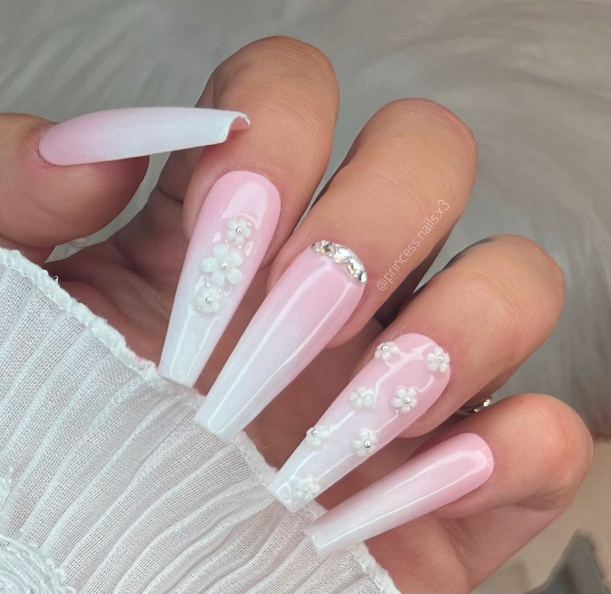 Press On Nails Babyboomer Blümchen Klassisch Rosa Weiß Boomer von PrincessNails01