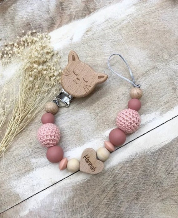 Schnullerkette Mit Namen Personalisiert Graviert Geschenk Taufe/Geburt Verschiedene Schriftarten Clips von PureDesignBabyHerz