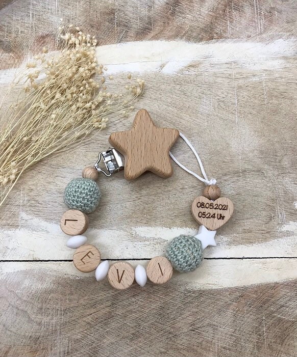 Schnullerkette Mit Namen Personalisiert Graviert Geschenk Taufe/Geburt Verschiedene Schriftarten Clips von PureDesignBabyHerz