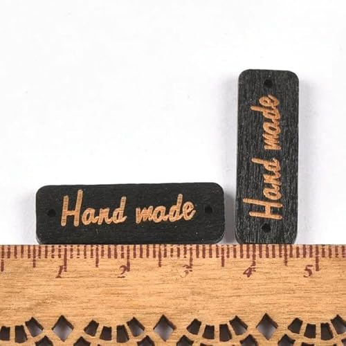 Gemischt 50 Stück Holzknöpfe "Handgemacht" Tags Holz Nähzubehör für Kleidung Handarbeit Scrapbooking Basteln DIY -mt0737 von QOVBD