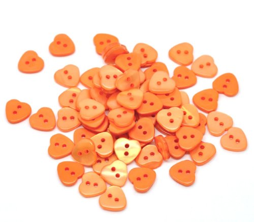 50 herzförmige Kunstharz-Knöpfe zum Aufnähen, 11 mm x 12 mm. Für Bekleidung, Stricken, Kunst und Handarbeit., plastik, Orange, 12 mm von QPSupplies