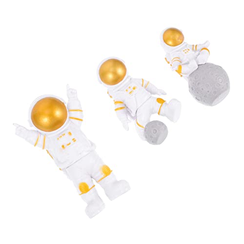 QUMIIRITY 3St Astronauten-Ornamente Heimdekorationen süßes Astronautenmodell Auto-Innendekoration büro dekoration office decoration Kuchen Astronautenschmuck Astronautenspielzeug PVC Golden von QUMIIRITY