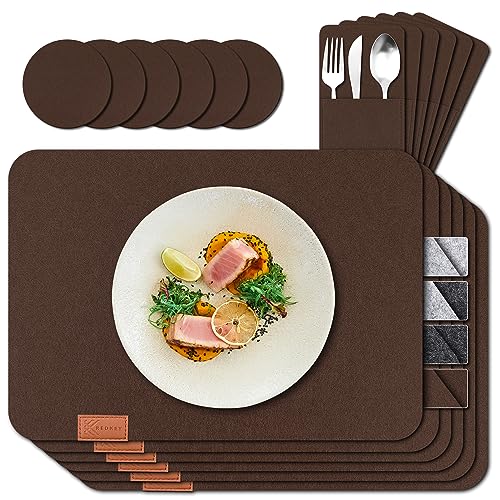 REDKEY 18er Set Tischsets Abwaschbar Platzsets aus Filz, Braun 6er Platzsets, 6er Glasuntersetzer, 6er Bestecktaschen, Eckige Platzdeckchen Teller Untersetzer Filzset Filzmatte von REDKEY