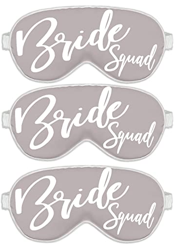 Bachelorette Party Favors – Set mit 3 weißen Glam Bride Squad Satin Schlafmaske – Brautparty-Geschenke für Brautjungfern – Silbergrau mit weißer Paspelierung Augenmaske von RhinestoneSash