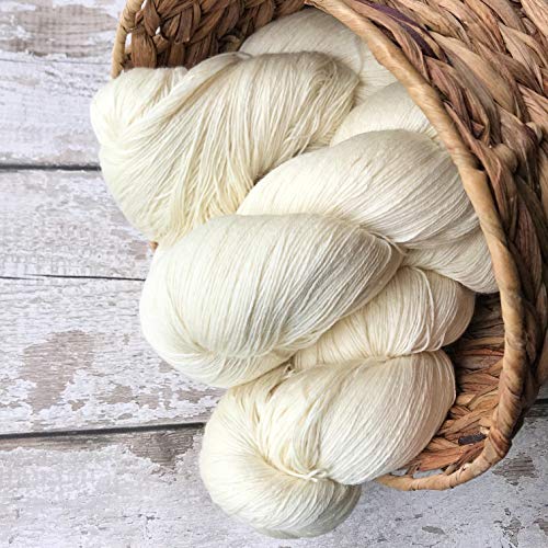 Ungefärbte 100% Merinowolle Sockengarn – Rohweiße Wollstränge zum Färben – Superwash 4-fädig – Merinoland (100 g) von Rosarios 4