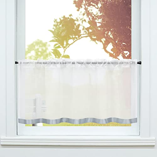 SCHOAL Scheibengardine Voile Bistrogardinen mit Tunnelzug Küche Gardinen Modern Kurzstores Vorhänge Kurzgardine mit Satinband Violett 1 Grau HxB 45x90cm SCHOAL Scheibengardine Voile Bistrogardinen mit Tunnelzug Küche Gardinen Modern Kurzstores Vorhänge Kurzgardine mit Satinband Violett 1 Grau HxB 45x90cm von SCHOAL