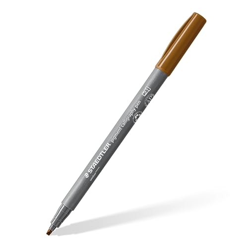 STAEDTLER Kalligraphie Fasermaler pigment Arts, umbra, 2,00 mm Kalligraphiespitze, pigmentierte Premium-Zeichentusche, wasserfest, 10 umbra Handlettering Filzstifte im Kartonetui, 375-790 STAEDTLER Kalligraphie Fasermaler pigment Arts, umbra, 2,00 mm Kalligraphiespitze, pigmentierte Premium-Zeichentusche, wasserfest, 10 umbra Handlettering Filzstifte im Kartonetui, 375-790 von STAEDTLER