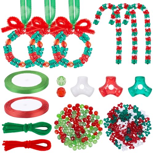 SUNNYCLUE 1230 Stück Perlenornament-Kits, Weihnachts-Bastelornamente, dreiförmige Perlen, weiß, grün, rot, Perlen, Pfeifen, Reiniger, Großpackung, Acryl-Abstandshalter, Perlen für Weihnachtsbaum, zum von SUNNYCLUE