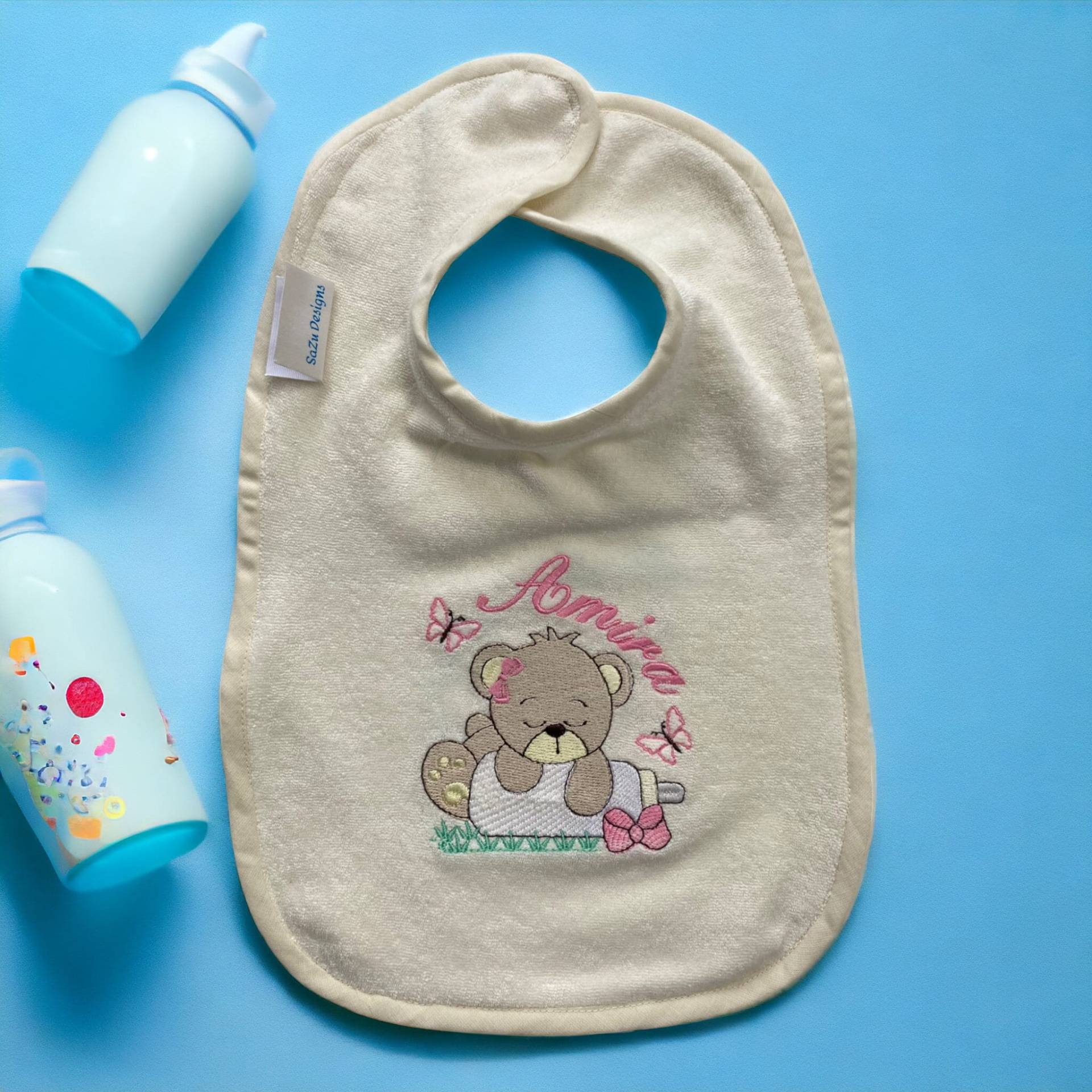 Lätzchen Personalisiert Und Bestickt | Handgefertigtes Mit Namen Personalisiertes Babyparty-Geschenk Baby-Geschenk-Lätzchen von SaZuDesignsNL