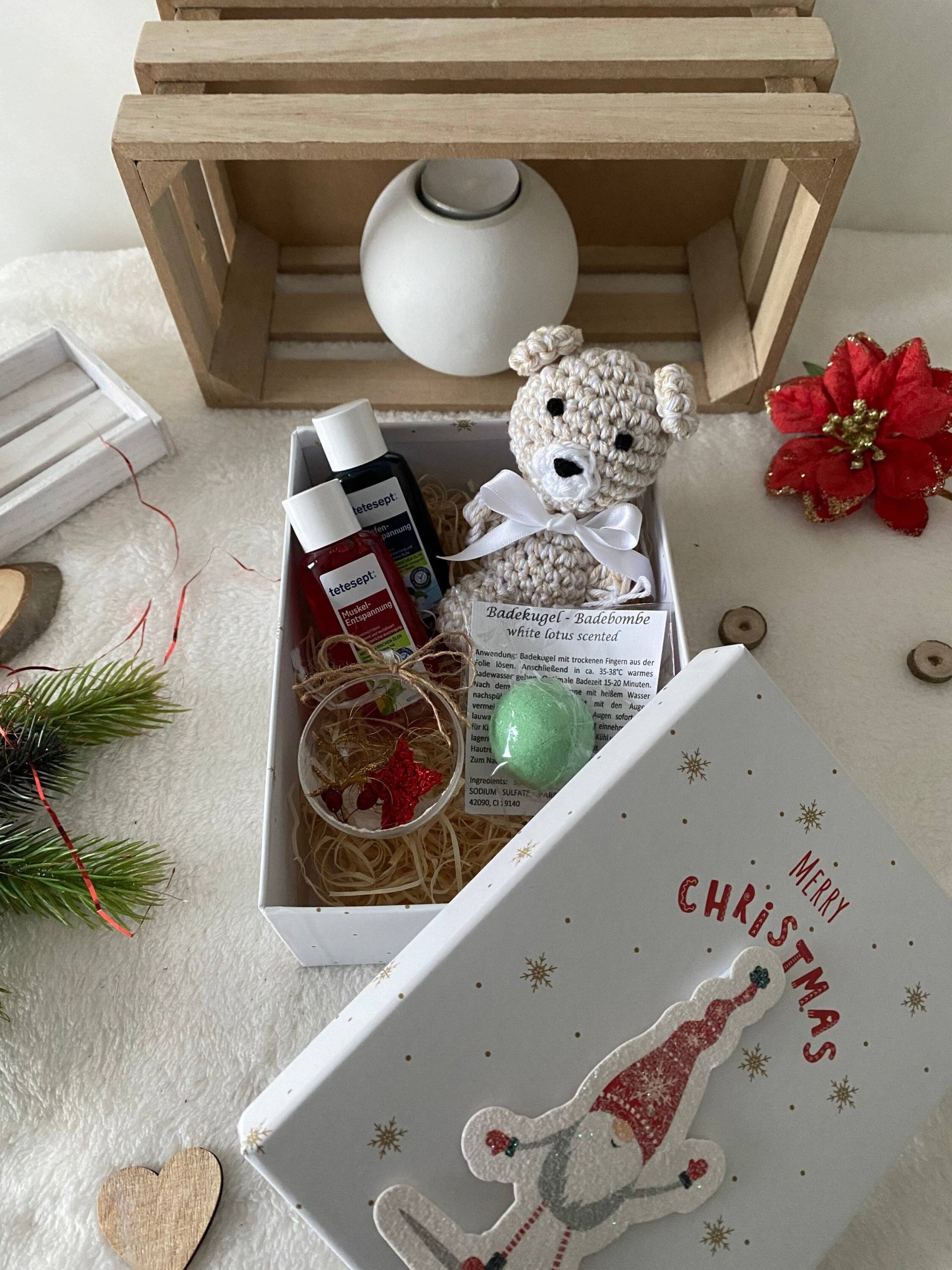 Weihnachtsgeschenk Teddybär Wellness Wohlfühlset von SabinesMaschenpalast