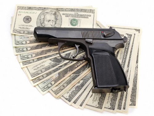 Pistole and Money Gster A4 Satinpapier, Fotodruck, atemberaubend, 260 g/m² (297 x 210 mm) von Satin Paper 260gsm-art-print.com