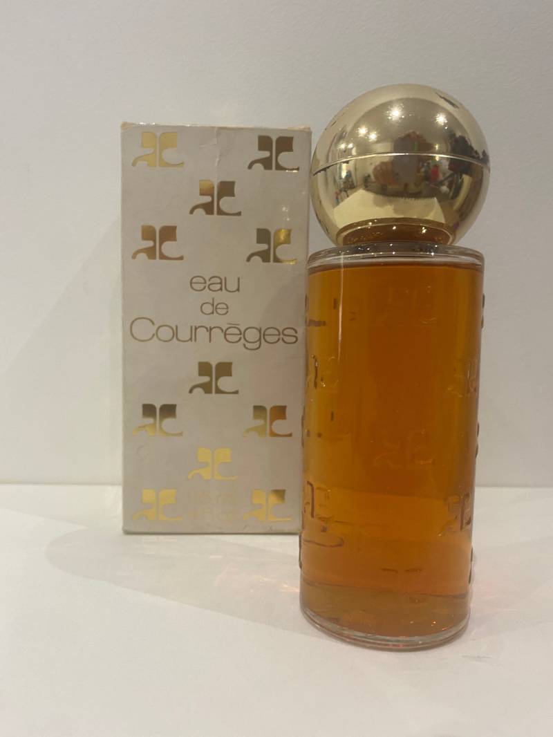 Courreges Eau De 115 Ml. Extrem Selten 1970. Versiegelte Flasche. Hervorragender Zustand von ScentOfFranceVintage