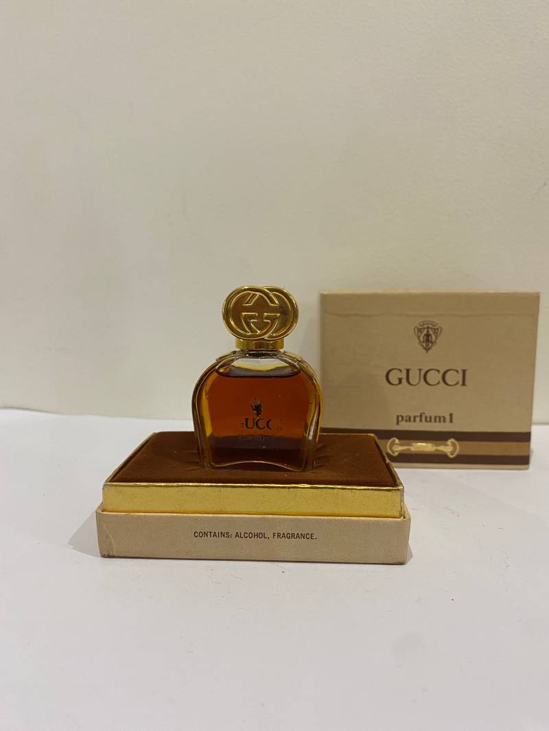 Gucci No 1 Reines Parfum 15 Ml. Seltene, Vintage 1974 Original Auflage. Versiegelte Flasche. Hervorragender Zustand von ScentOfFranceVintage