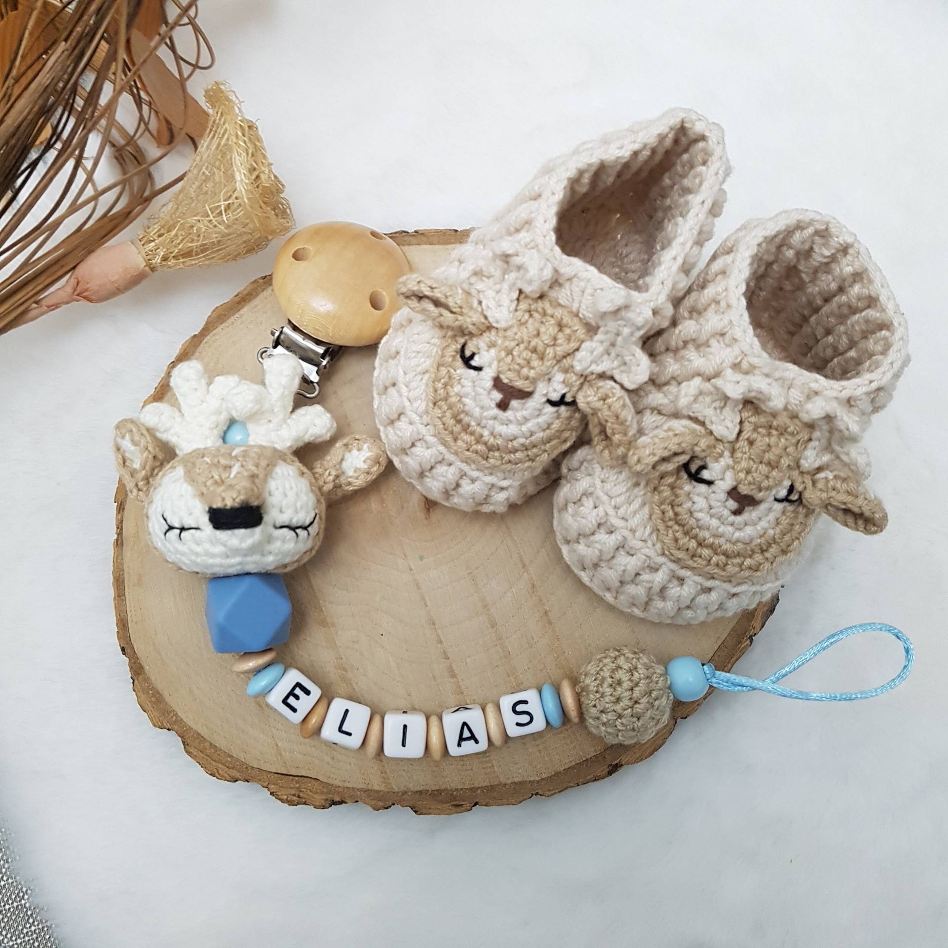 Geschenkset Zur Geburt Reh Babyschuhe, Schnullerkette Hirsch Renntier Mit Namen Jungen von SchnullerkettenHaSi