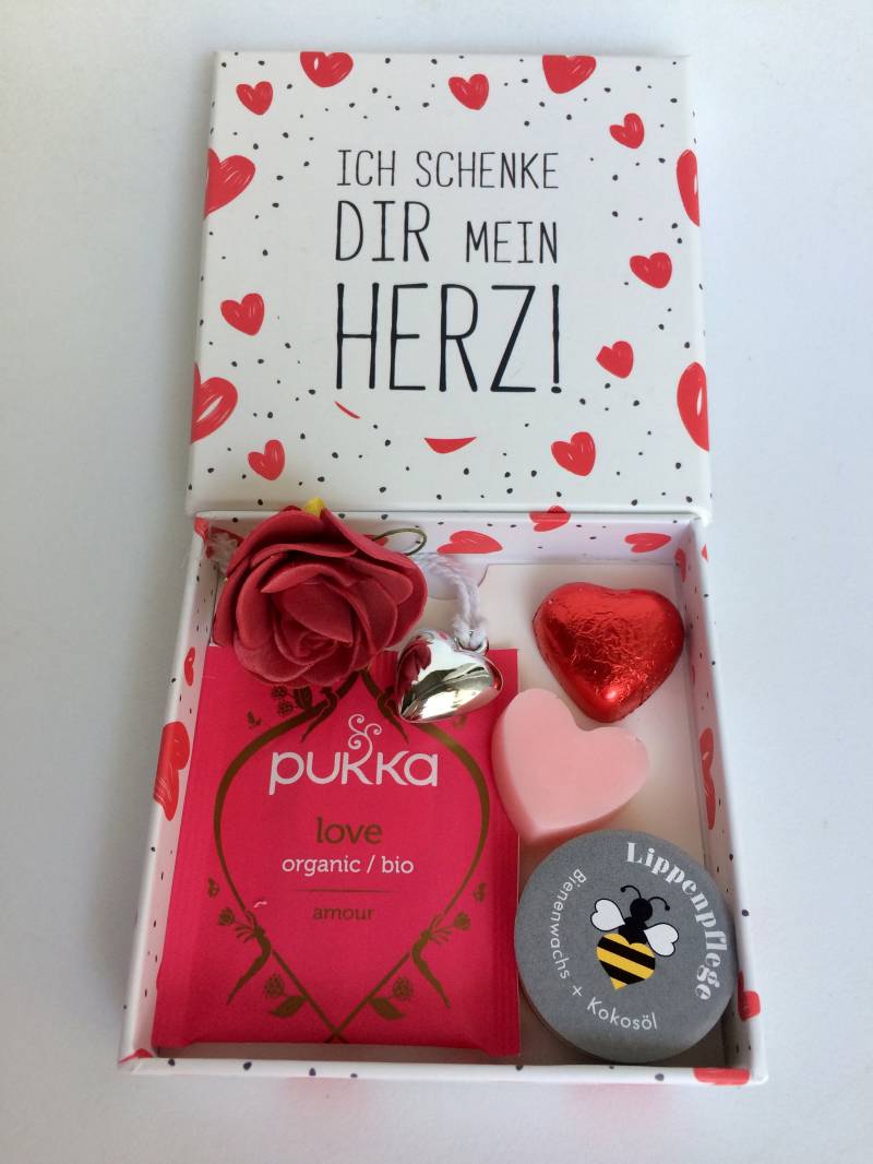 Valentinstag Geschenkbox Mit Herz, Liebe, Seife Und Naur Lippenbalsam von SeelenZeit