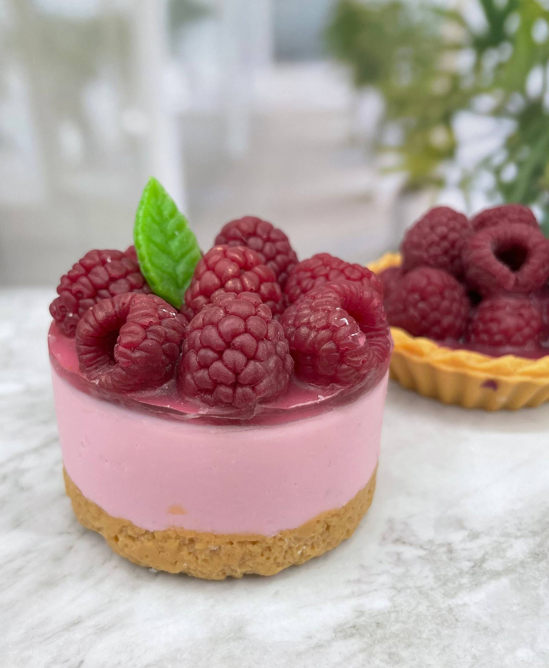 Himbeeren Cheesecake Seife Käsekuchen Mit Gast Geschenkidee Geburtstag Frau Seife Kuchenform Badezimmer Bad Deko Gästeseife von SeifeMagievonValeria