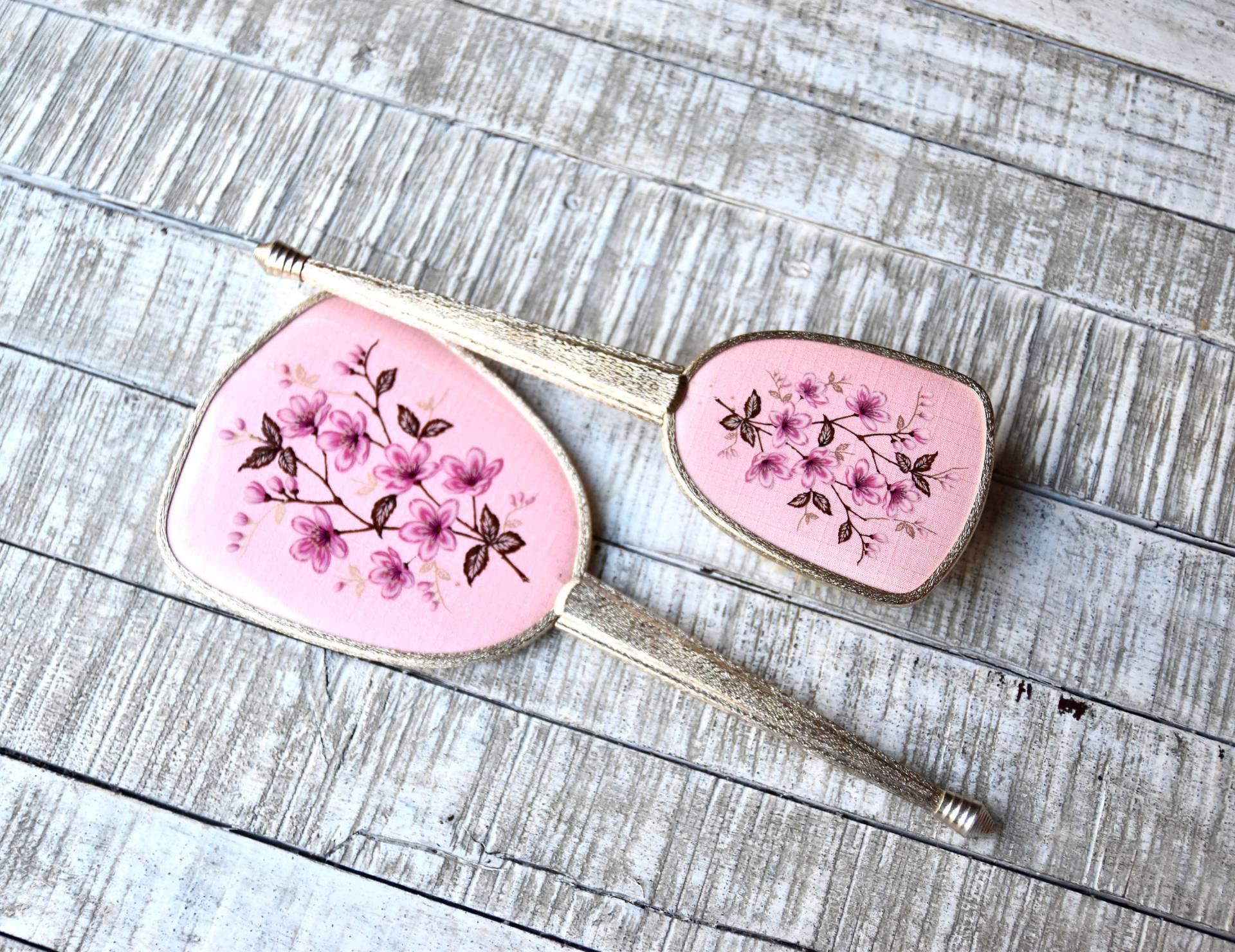 Vintage Haarbürste Hand - Bestickt Mit Blumen Handspiegel Geschenk von SekulidisAntiques