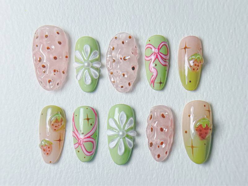 Verträumte Erdbeer Garten Nägel | Heben Sie Sich Hervor Mit 3D Gel Nail Set Blumen - Und Erdbeermuster Verträumter Zum Greifen Nah Jc388S von SevenNailArt