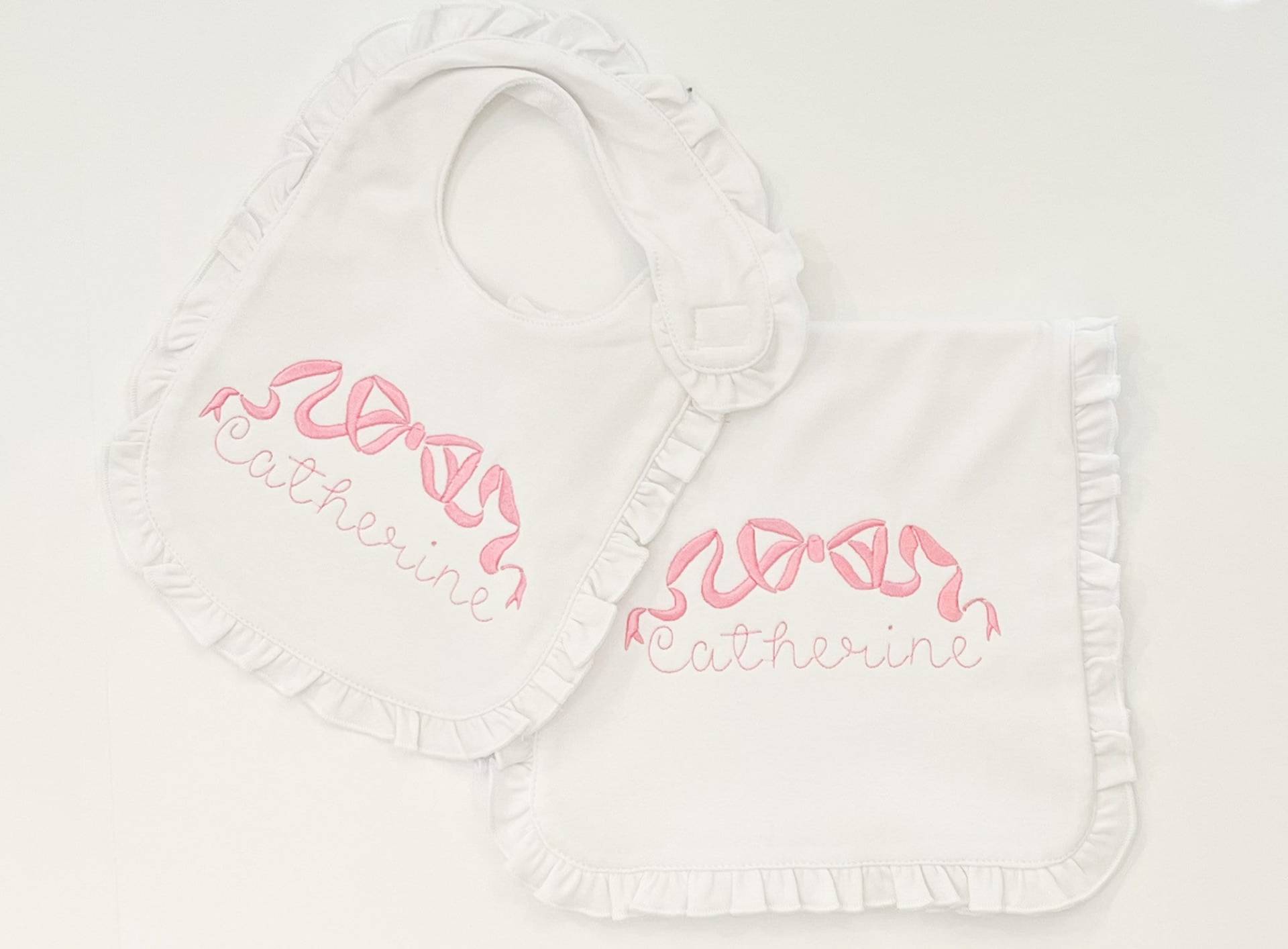 Baby Mädchen Monogramm Lätzchen Und Spucktuch Set | Dusche Geschenk von SewAmeliaIsland