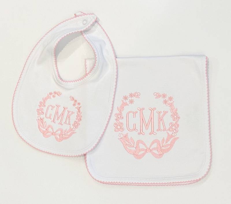 Monogramm Lätzchen Set | Besticktes Lätzchen-Set Personalisierte Baby Geschenk Baby-Dusche-Geschenk von SewAmeliaIsland