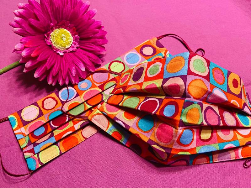 Kaffe Fassett Dots Maske von SewMuchLovebyShannon