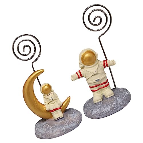 Sewroro 3 Sets 2 Stück Astronauten Visitenkartenhalter Musiknoten Dekoration Schreibtisch Namenshalter Action Figuren Ständer Gedeck Ständer Esstisch Dekoration Schreibtisch von Sewroro