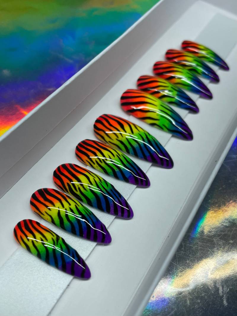 Regenbogen Animal Print Pride Press On Nails von ShadyClawsbyDevon