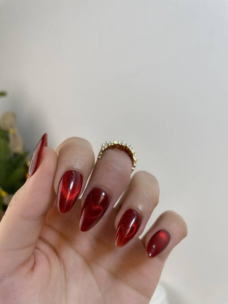 Handmade Press On Nails - Cat Eye Red | Heart Shape von Sharksnailbyyu