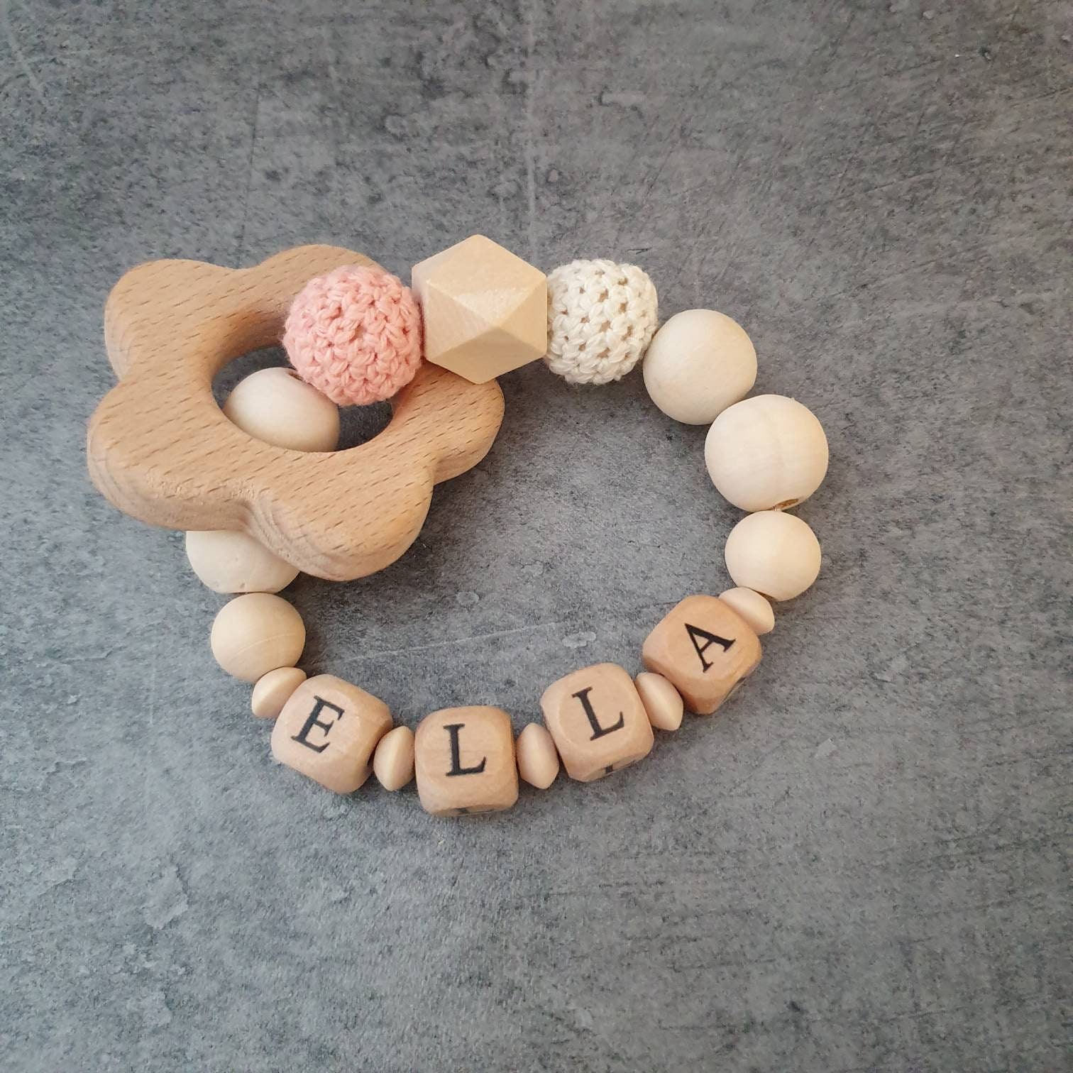 Natur Greifling Aus Holz Mit Namen Häkelperlen Holzgreifling Mädchen Baby Geschenk Personalisiert Geburt Taufe Babyparty Babykette Name von ShopPrincessDreams