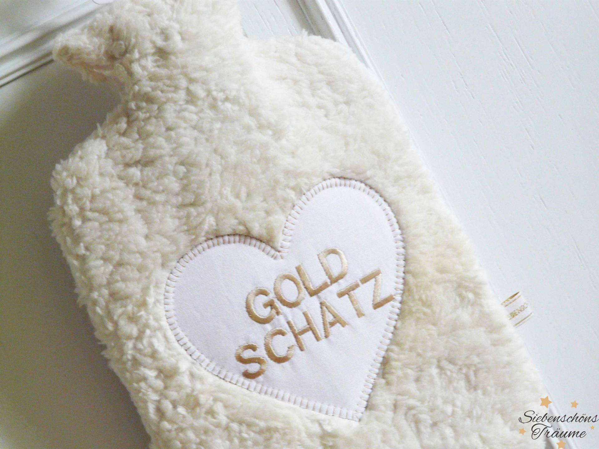 Goldschatz Wärmflasche "Herzblut" Weiß/Gold, Baumwollteddyplüsch, Personalisiertes Geschenk, Gesundheit, Herz, Krankheit, Teddyplüsch von SiebenschoensTraeume