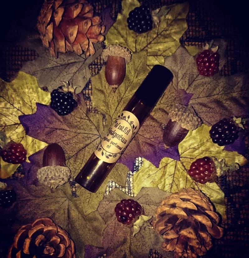 Wistful Hedgerows Original Parfümöl - Herbstlich Gewürzte Brombeer Vanille Roll-On Duft Herbstfrüchte & Gewürze Vegane Ölmischung von SimonsNest