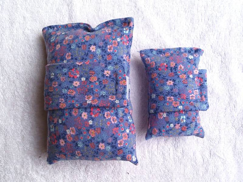 Jeans, Portkissen Gurtkissen Chemokissen Herzschrittmacher Chemo Krebs Bh Brustkrebs Sitzgurtkissen, Streublümchen, Blumen, Blau von SissiundFroschkoenig