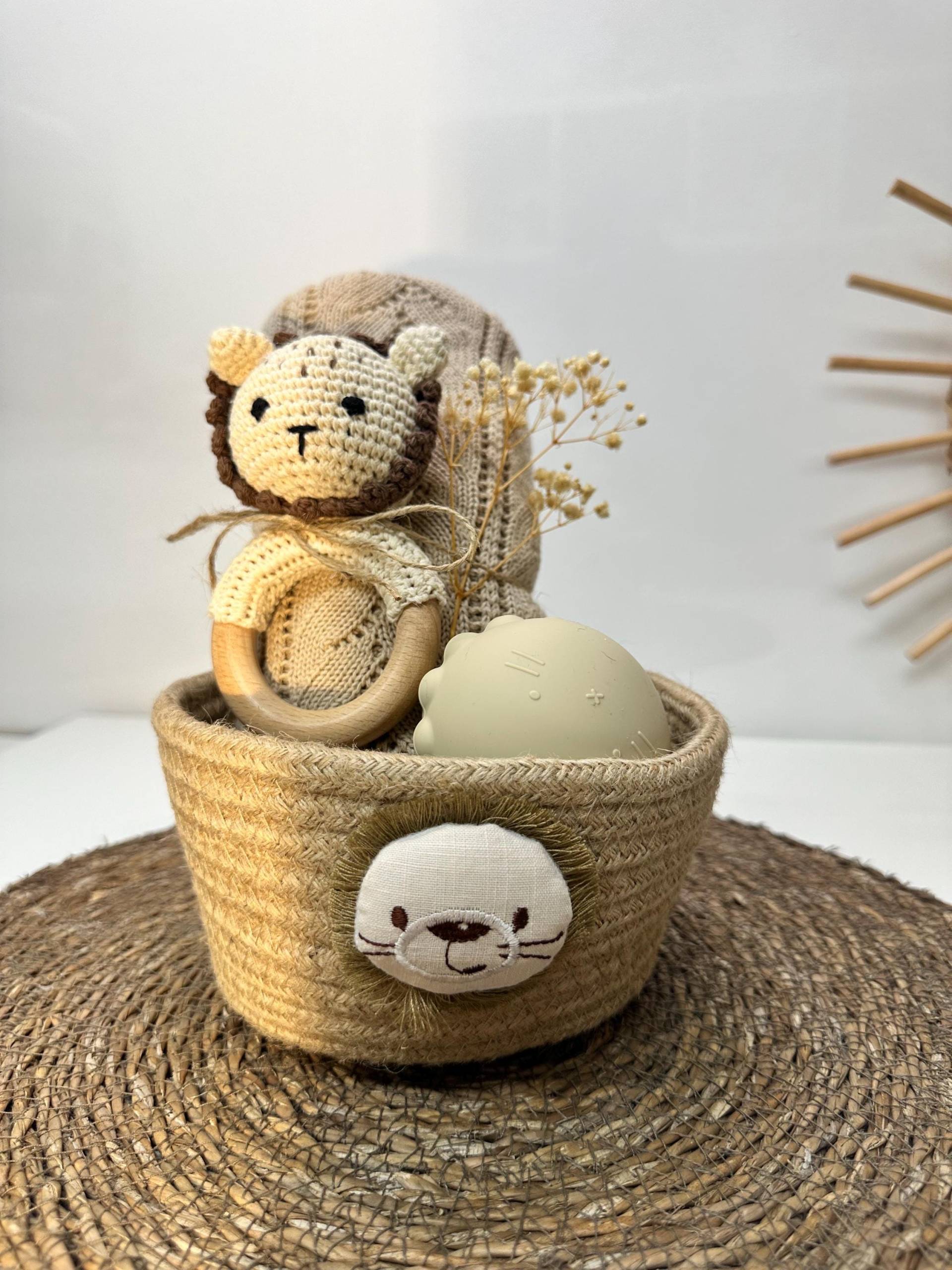 Baby Geschenkkorb Unisex, Löwe Korb Mini, Mit Babydecke von SmallLightsShop