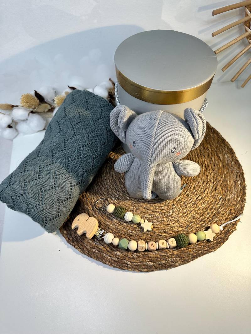 Baby Geschenkset Elefant, Babygeschenkbox Mit Kuscheltier Und Decke von SmallLightsShop