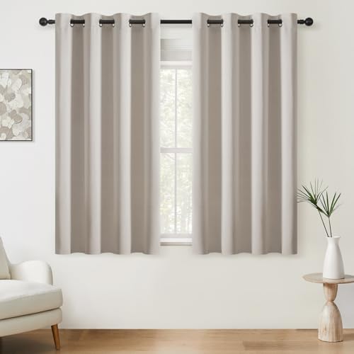 Softalker Gardinen Blickdichte Vorhänge mit ösen Beige Thermovorhang Hitzeschutz Verdunkelungsvorhang Kurz Gardine 160 cm Hoch, 140 cm Breit Blackout Curtains für Fenster Schlafzimmer Wohnzimmer von Softalker