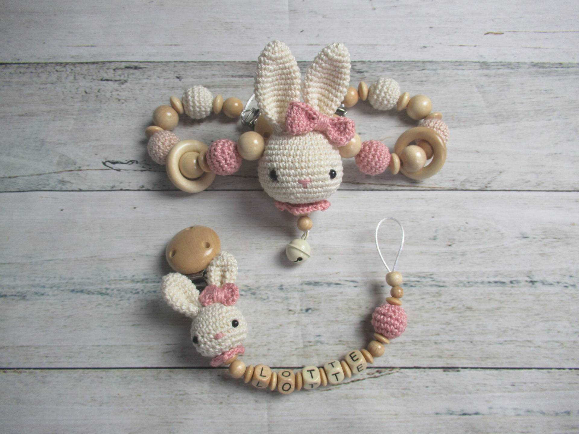 Set Kinderwagenkette Und Schnullerkette Mit Name in Creme/ Altrosa von Sooneshandmadestore