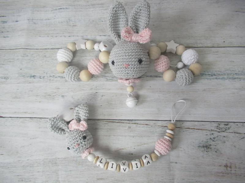 Set Kinderwagenkette Und Schnullerkette Mit Name in Grau/ Rosa von Sooneshandmadestore