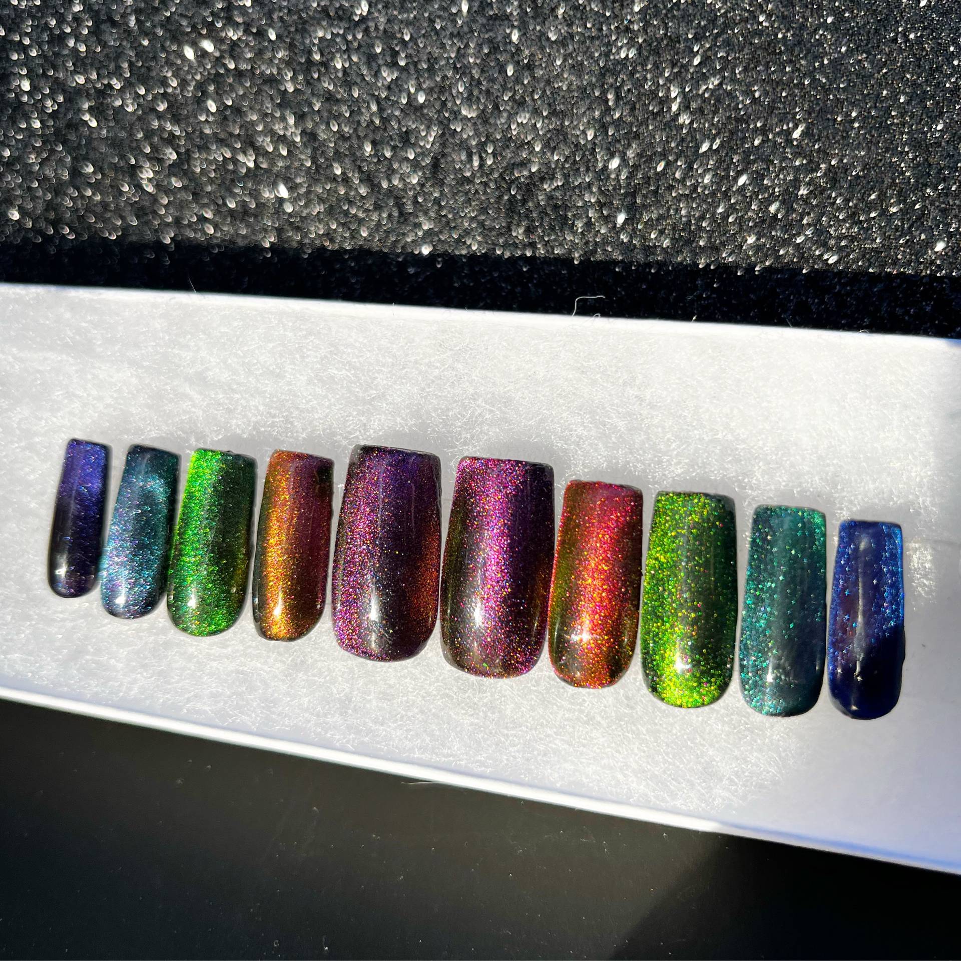 Glitter Skittles - Cat Eye Regenbogen Samt Nagelverlängerungen 10stk von SpicyBiteNails