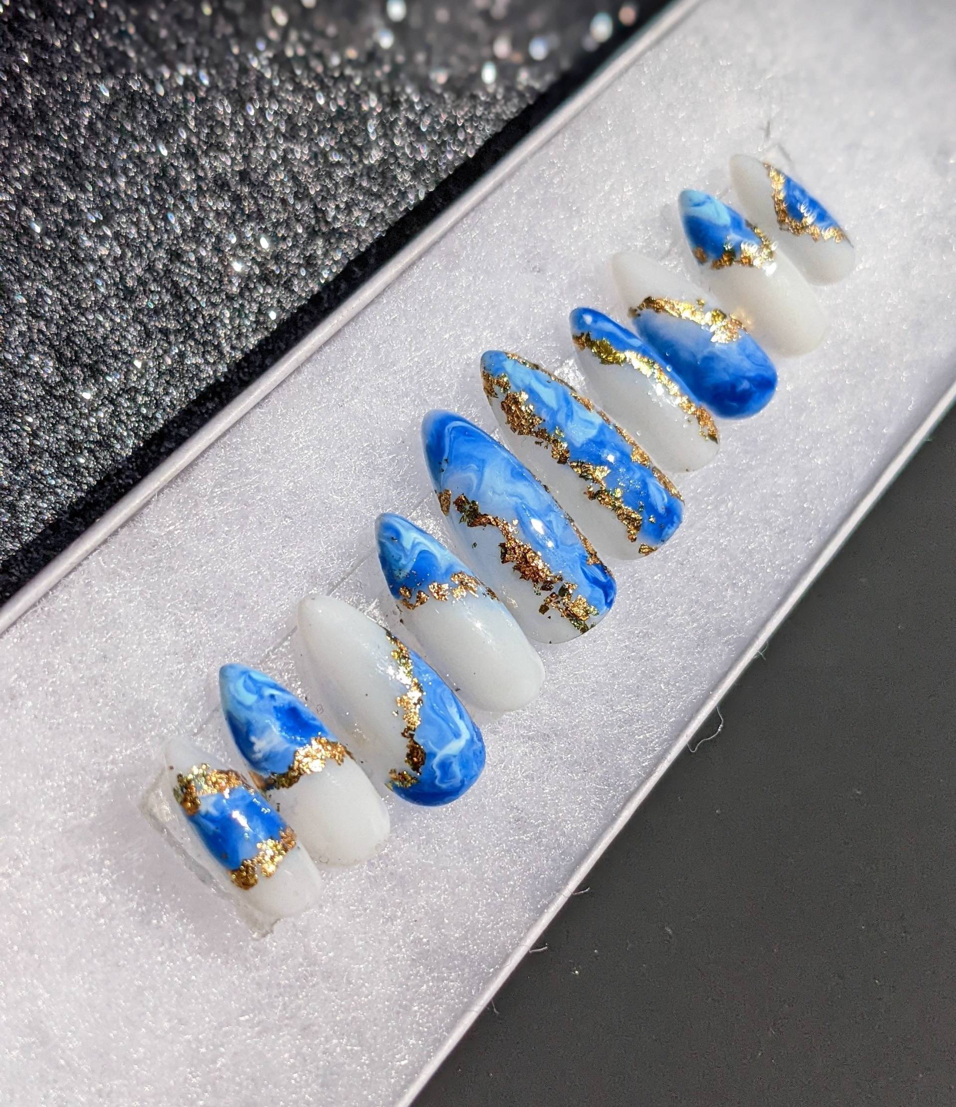 Ice Crystal Palace - Blaue Und Goldene Marmor Geode False Press-On Nail Extensions 10 Stück von SpicyBiteNails
