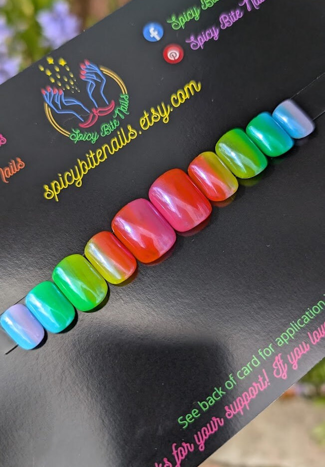 Rainbow Brite - Regenbogen Ombre Chrom Glasierte Pressnagel-Verlängerungen 10stk von SpicyBiteNails