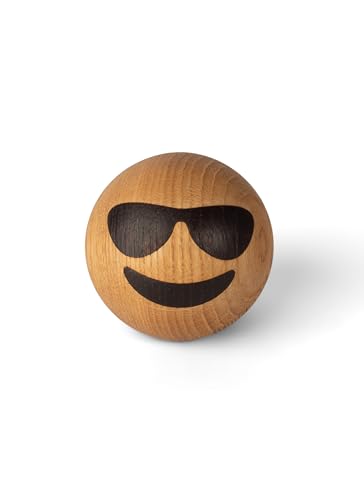 Spring Copenhagen Cool - Holz-Emoji-Kugel | Holzfigur | Durchmesser 7 cm | Heimdekoration | Kinderzimmer-Schmuck | Holz (FSC-Eiche) | Spring Emotions Kollektion | Design von mencke&vagnby von Spring Copenhagen