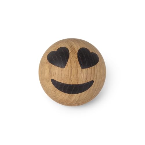 Spring Copenhagen Heart Eyes - Holz-Emoji-Kugel | Holzfigur | Durchmesser 7 cm | Heimdekoration | Kinderzimmer-Schmuck | Holz (FSC-Eiche) | Spring Emotions Kollektion | Design von mencke&vagnby von Spring Copenhagen